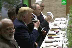 Путин пришел на ужин мировых лидеров со своим термосом