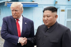 Видео дня. Трамп первым из президентов США пересек границу КНДР
