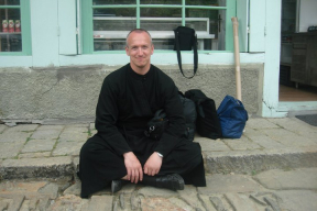 На «священника со свастикой» завели дело о насилии: потерпевшая — его дочь