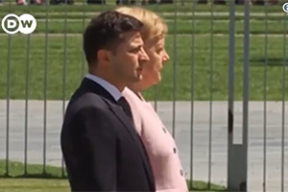 Видеофакт. Меркель стало плохо во время встречи с Зеленским