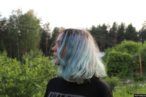 З-за сініх валасоў менскай школьніцы не далі грамату і не прынялі дакумэнты ў 10 кляс?