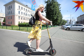 Бабушки и дедушки угоняют в Минске электросамокаты для внуков