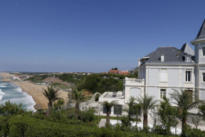 Французские власти рассказали о двух особняках, которые принадлежат родным Путина