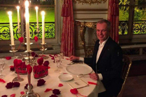 Французский министр ушел в отставку — в сеть попали фото его шикарных обедов