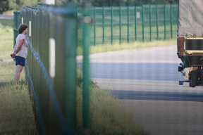 Вахта у аккумуляторного завода: «Шум стоит даже в ночное время»