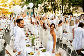 «Ужин в белом»: стильная вечеринка на площади в центре Вильнюса