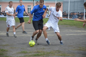 Кокорину и Мамаеву разрешили сыграть в колонии в футбол – за команду заключенных
