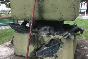 Как выглядит памятник диктатуре