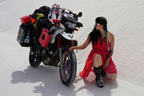 Бяз права на памылку. Беларуска на BMW другі год едзе вакол сьвету