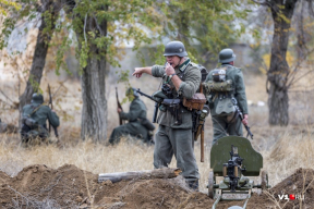 Россиянку осудили за фото с артистами в немецкой форме