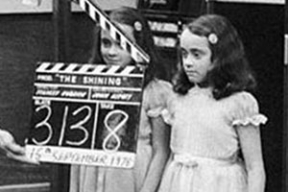 «Поиграй с нами, Дэнни». Что стало с сестрами-близнецами из «Сияния»