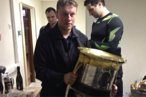 Белорусского хоккеиста подозревают в избиении беременной жены