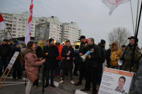 В Гомеле прошел пикет в темноте — власти отключили уличное освещение