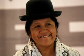 Не шутка. Глава ЦИК Боливии пыталась сбежать из страны, переодевшись в мужчину