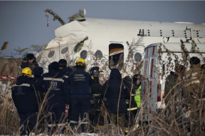 В Алматы разбился самолет с 95 пассажирами. Есть выжившие