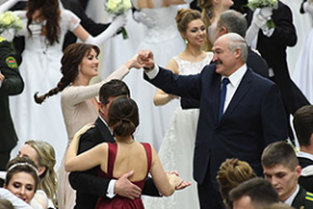 «Пир во время чумы». 5 реакций на вальс в исполнении Лукашенко