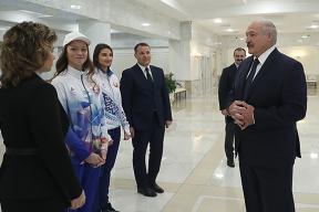 «Ну а тебе как?» Лукашенко отсмотрел коллекцию одежды для Олимпиады в Токио