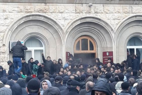 В Абхазии оппозиционеры ворвались в администрацию президента