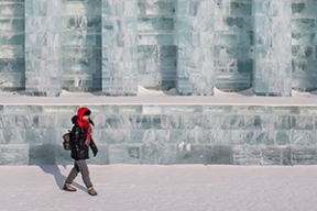 Как выглядит целый город из снега и льда