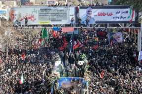 На похоронах иранского генерала Сулеймани в давке погибли более 30 человек