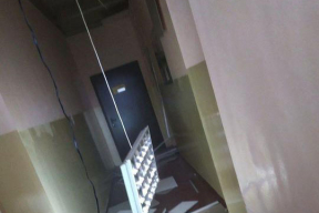 Фотофакт. В Минском радиотехническом колледже обвалился подвесной потолок