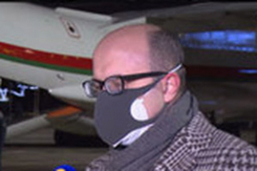 Видеофакт. Посол в Китае Кирилл Рудый сразу в двух масках