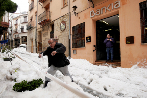 Испанию завалило снегом