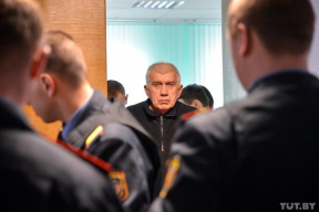 «И как это наши многоопытные оперативники не могли так долго изобличить 71-летнего пенсионера?»