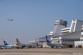 «Возможно, повезут с конвоем в другой аэропорт». Более 20 белорусов не выпускают из Внуково