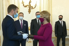 Фотофакт. Присяга нового правительства Словакии — все в защитных масках и одноразовых перчатках