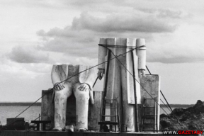 Икра, Брежнев, и другие гвозди уникальной выставки немецкого искусства в Минске