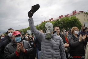 Длиннющий «тапочный» пикет в Минске в фотографиях