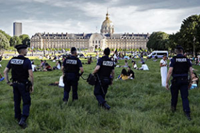 Как парижане бунтуют против строгих ограничений
