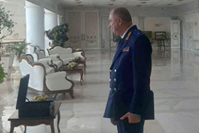 Фотофакт. Задумчивый глава СК в ожидании встречи с Лукашенко