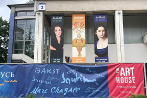 Сотрудники ДФР приехали в хранилище, где находятся картины Белгазпромбанка