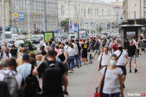 На акцыі ў Мінску быў затрыманы малады следчы з бел-чырвона-белай сімволікай