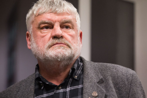 Уладзімер Арлоў: Перамены адбудуцца ня ў гэтым жніўні. Не выключаю ўвядзеньня надзвычайнага становішча