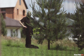 Фотофакт. Силовики в балаклавах у дома Бабарико
