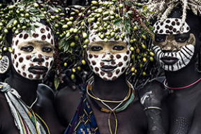 Маски, которые носят люди