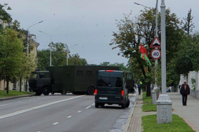 «Попросили стать возле стены». Семья шла в магазин, а оказалась в бусе с силовиками в штатском