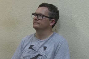 БЕЛТА опубликовало видео допроса схваченного активиста штаба Бабарико. Он заявил о противодействии ОМОНу лазерными указками