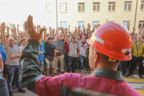Рабочие «Беларуськалия» объявили забастовку: «Наши зарплаты — это пули ОМОНа»