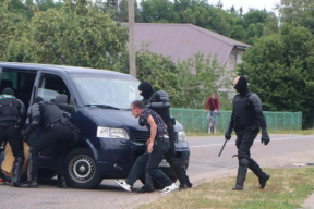 ОМОН разогнал жителей агрогородка, которые несли обращение сельским властям