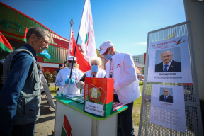 Рабочие, чиновники и силовики жалуются, что их сгоняют на митинг в поддержку Лукашенко
