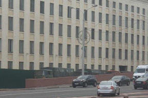 Силовики оцепили главные здания и площади в центре Минска