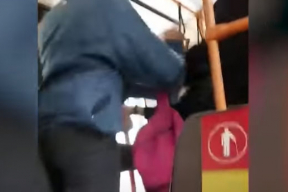 В МВД прокомментировали задержание в троллейбусе: женщина «укусила за бедро» силовика