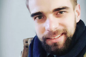 «Посадили в бусик и прицепили 32-килограммовую гирю». Уволившийся следователь — про задержание в РФ