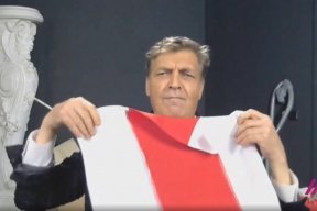 Невзоров с бело-красно-белым флагом
