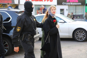 «Шик и блеск» женского марша в Минске обернулся массовыми задержаниями и очередями у автозаков