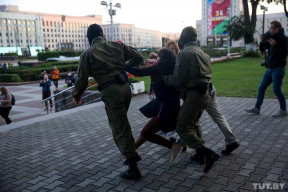 На площади Независимости прошли жесткие задержания – хватали и женщин